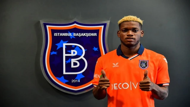 Süper Lig ekiplerinden Medipol Başakşehir, Francis Nzaba'yı transfer ettiğini açıkladı.