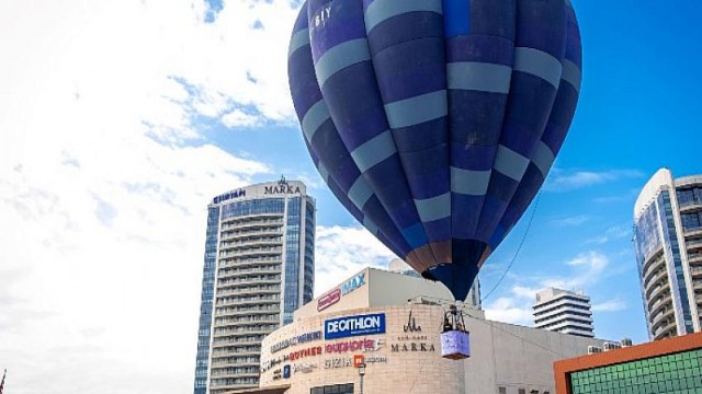 Sur Yapı Marka AVM 8 Mart’ta kadınların ayaklarını yerden kesti