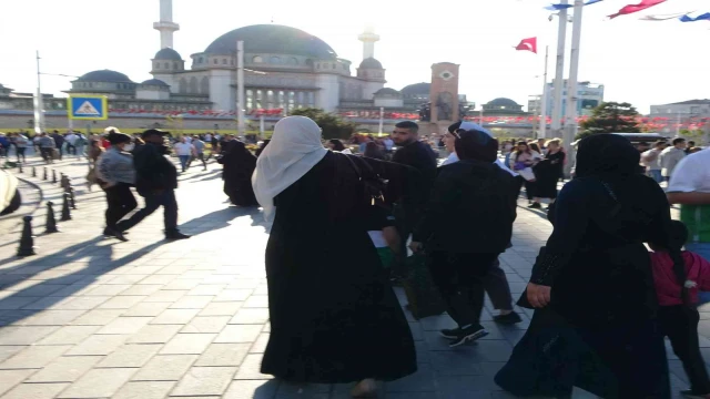 Taksim’de turist avcısı dilenciler kameraya yakalandı