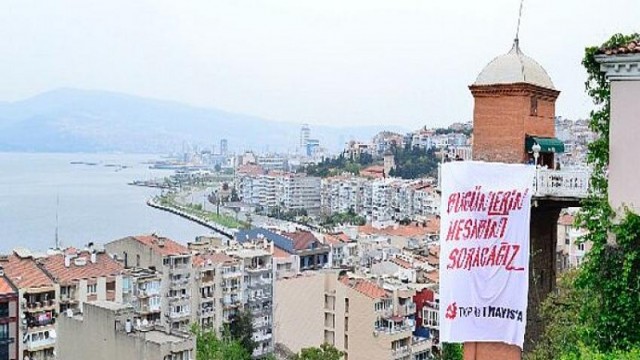 Tarihi Asansör’de ”Bugünlerin Hesabını Soracağız” pankartı