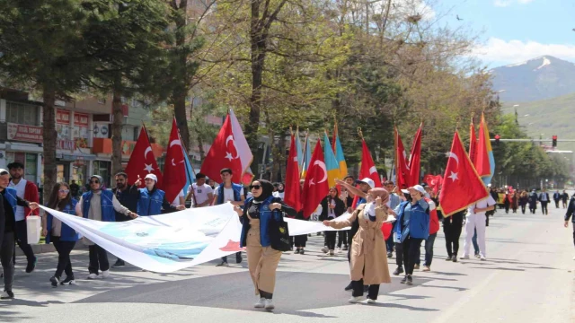 Tatvan’da 19 Mayıs Atatürk’ü Anma, Gençlik ve Spor Bayramı kutlaması