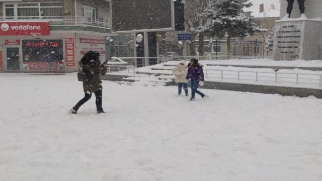 Tekirdağ’ın 3 ilçesinde eğitime kar engeli