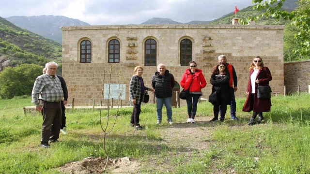 Terörden temizlenen Şemdinli’ye ziyaretçi akını