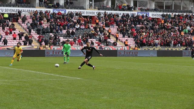 TFF 2. Lig: Eskişehirspor: 1 - Tarsus İdman Yurdu: 5