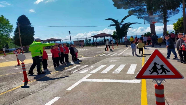 Trafik Haftası’nda vatandaş ve öğrencilere eğitim verildi