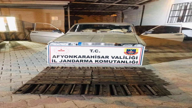 Tren raylarının tamir ve bakım malzemelerini çaldılar