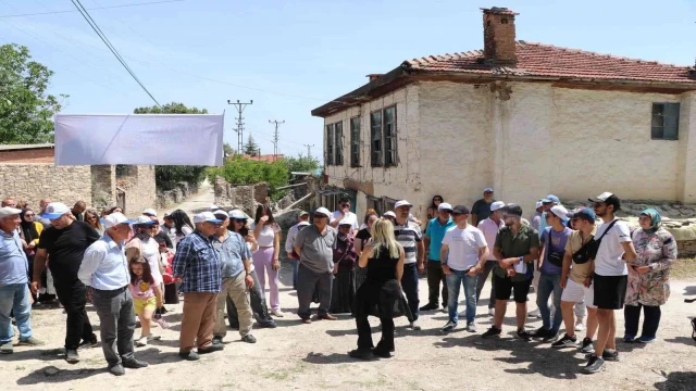 Tuğba Yurt, antik Attouda kentinde hayranlarıyla buluştu