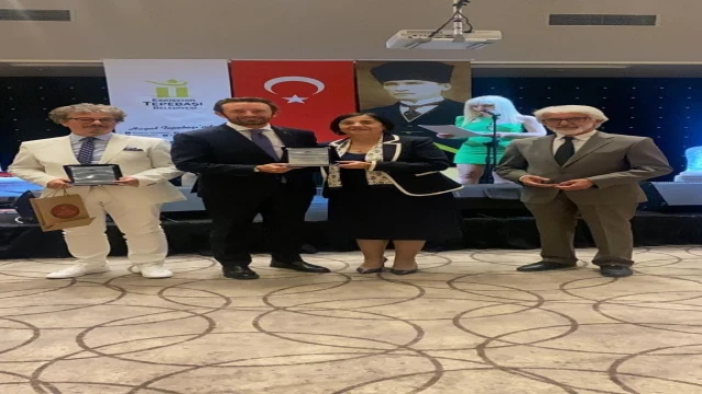 TÜGİAD Eskişehir Şube Başkanı Serkan Can Zengin’e ödül