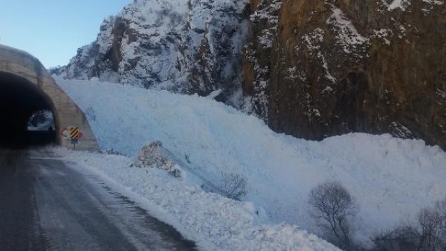 Tunceli’de çığ tehlikesi nedeni ile yol ulaşıma kapatıldı