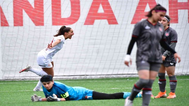 Turkcell Kadın Futbol Süper Ligi: Galatasaray: 2 - Fatih Karagümrük: 1