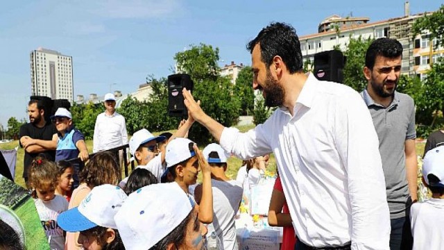 Uçurtma şenliğinde çocuklar eğlenceye doydu