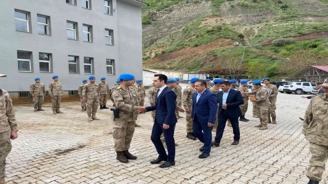 Uludere’de güvenlik güçleri ve vatandaşların bayramı kutlandı