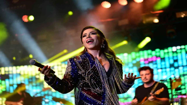 Uluslararası Bursa Festivali’inde Selami Şahin ve Burcu Güneş sahne aldı