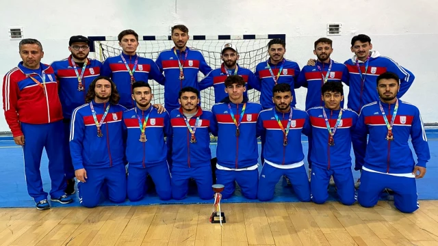 Üniversite Futsal takımı bronz madalya ile döndü