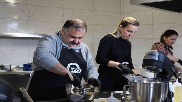 Ünlü isimler MSM’de mutfağa girdi yemek yaptı