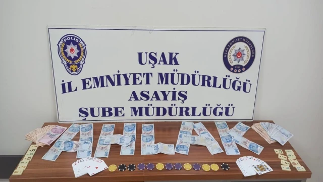 Uşak’ta kumar oynayan 14 kişiye para cezası verildi