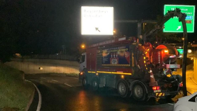 Üsküdar’da suyla dolan alt geçitte tahliye çalışması yapıldı