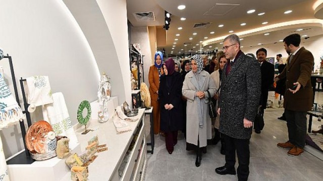 Üsküdar’da Üsmek Satış Mağazası Kerem Görsev Konseriyle Açıldı