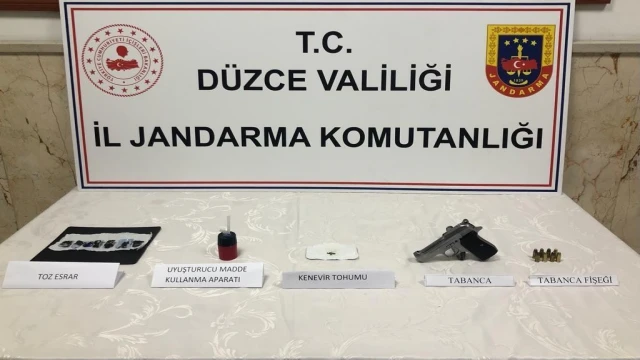 Uyuşturucu kullanıcıları yol kontrolünde yakalandı