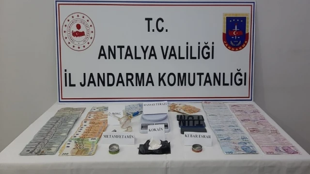 Uyuşturucuyu piyasaya süremeden yakalandı