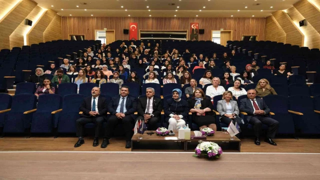 Uzman Dr. Ayyıldız, Eskişehir OSB’de kadınları kanser konusunda bilgilendirdi