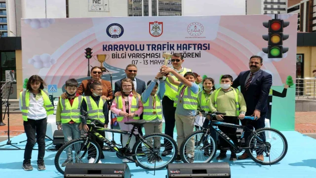 Vali Ayhan, her yıl trafikte 1 milyon 250 bin kişi hayatını kaybediyor