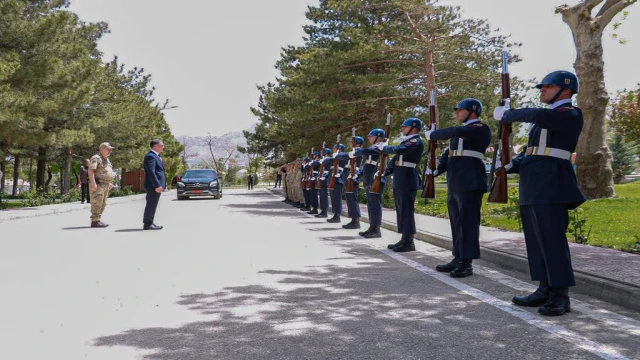 Vali Balcı’dan Tümgeneral Kurtoğlu’na ziyaret