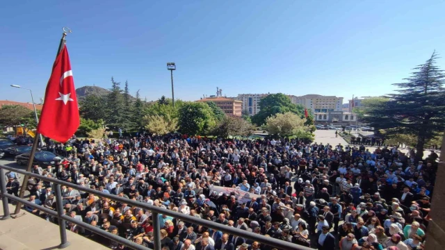 Vali Gökmen Çiçek adeta miting havasında uğurlandı