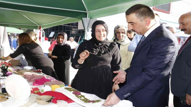 Vali Hacıbektaşoğlu ’Hayat Boyu Öğrenme Haftası’ etkinliklerinde