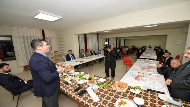 Vali Memiş: ’Sizleri en güzel şekilde yetiştirme gayretindeyiz’