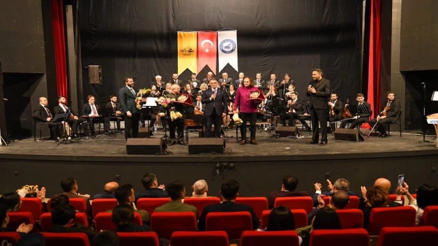 Van Büyükşehir Belediyesinin musiki konseri yoğun ilgi gördü