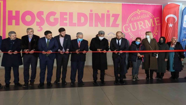 Van Büyükşehir Belediyesinin standına yoğun ilgi