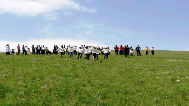 Van’da ’2. Bal Yuvarlama Festivali’ renkli görüntülere sahne oldu