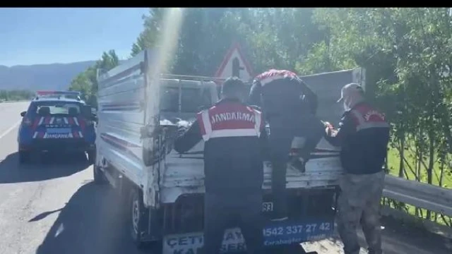 Van’dan Ağrı’ya götürülmek istenen 2,5 ton inci kefali ele geçirildi