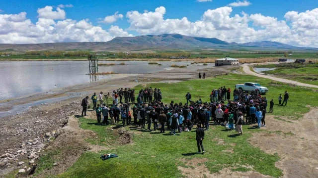 Vanlı öğrenciler kuş gözlemi yapıp bilgilendirildi