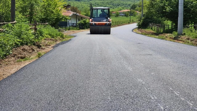 Yapılan yollar vatandaşların yüzünü güldürüyor