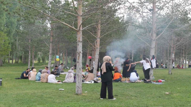 Yaz mevsiminin gelmesiyle birlikte Bayburt’ta piknik alanları doldu taştı