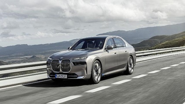 Yeni BMW 7 Serisi Kişiye Özel Lüks Mobiliteyi Yeniden Yorumluyor