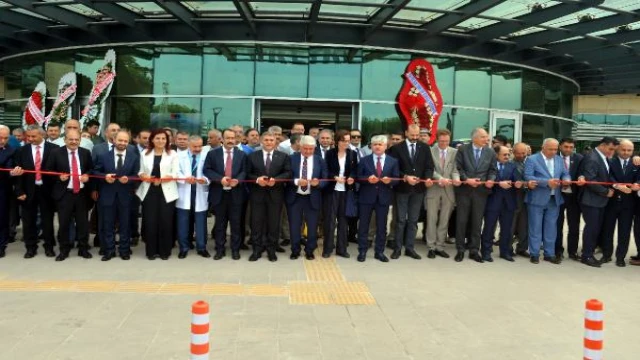 Yeni Dörtyol Devlet Hastanesi törenle açıldı