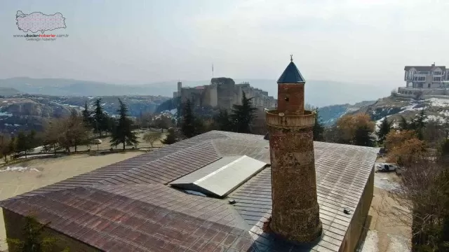 Yerli ve yabancı turistler Elazığ’a gelince bu minareyi görmeden dönmüyor