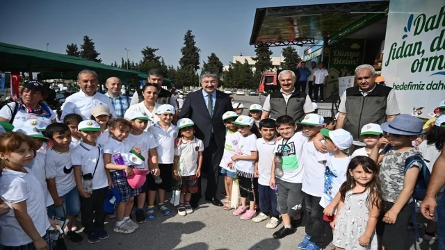 ”Yeşil Vatan Tırı”na öğrencilerden yoğun ilgi