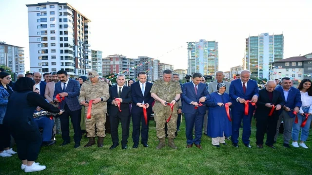 Yeşilyurt’ta Şehit Semih Özbey Parkı’nın açılışında duygusal anlar