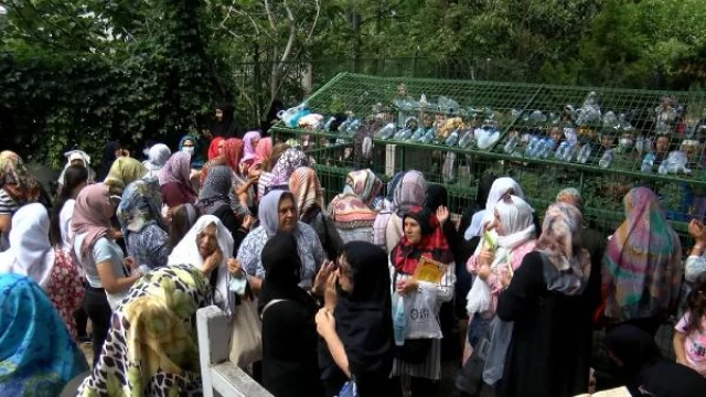 YKS öncesi Zuhuratbaba türbesi doldu taştı 