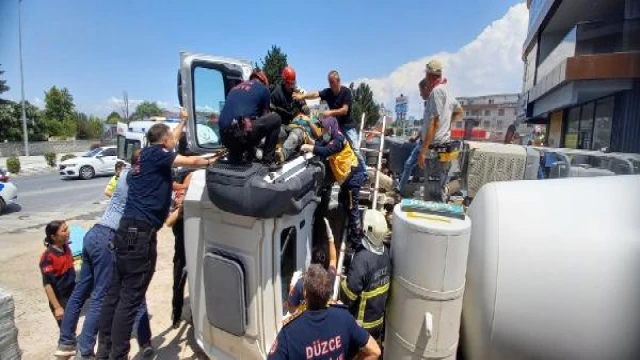 Yol çöktü, devrilen beton mikserinin şoförü yaralandı 