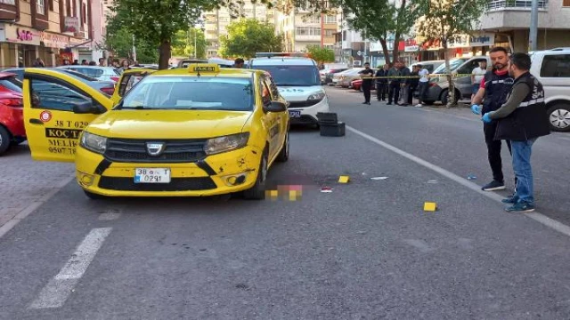 Yolu kesilerek başından vurulan taksi şoförü hayatını kaybetti