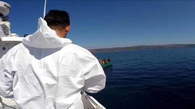 Yunanistan’ın geri ittiği 30 göçmen kurtarıldı